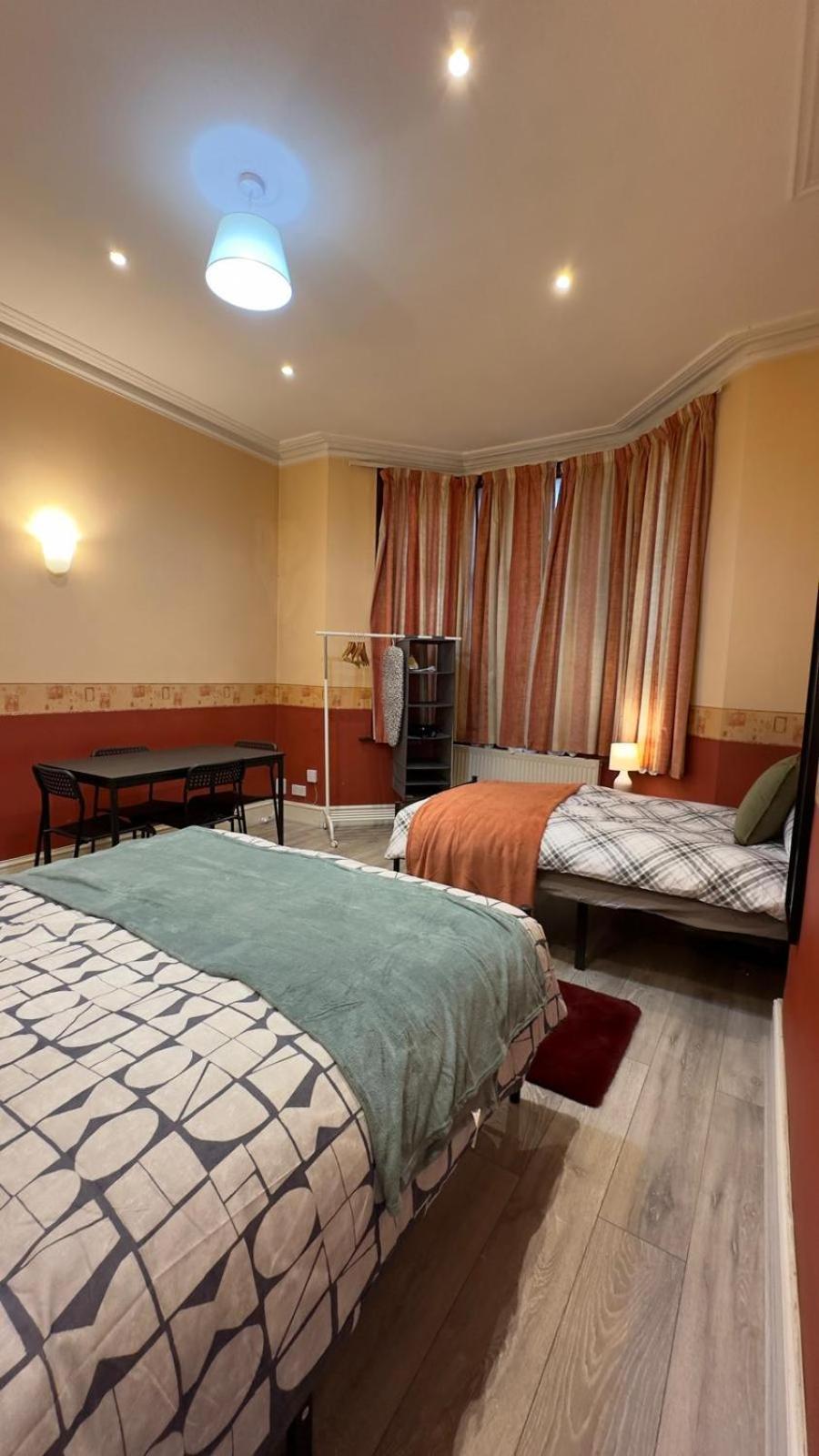 25 Minutes To Central London Rooms 35 מראה חיצוני תמונה